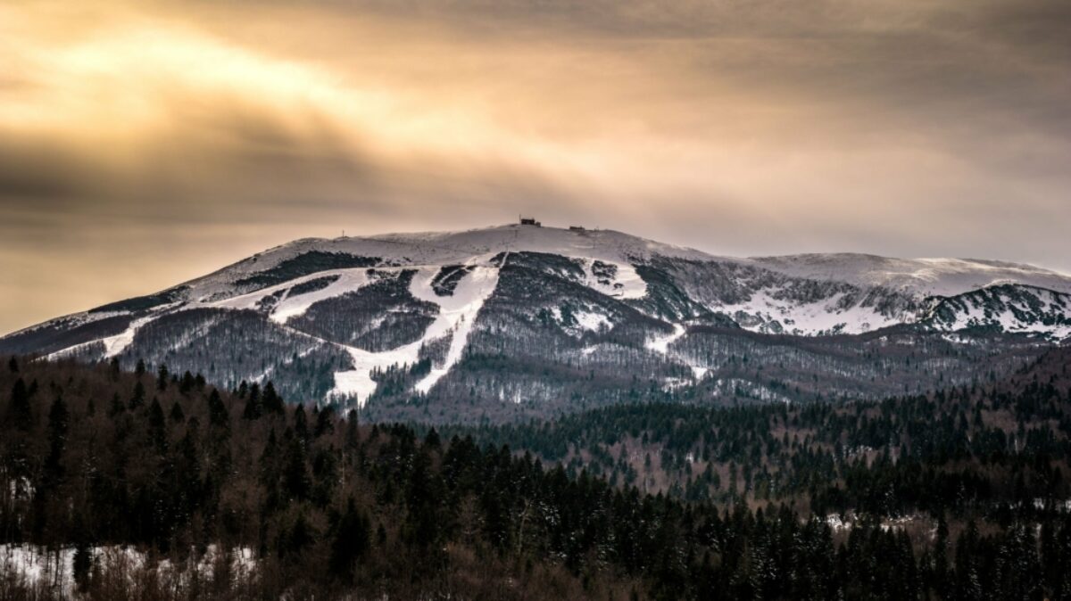 Go hiking in Bjelašnica ski resort