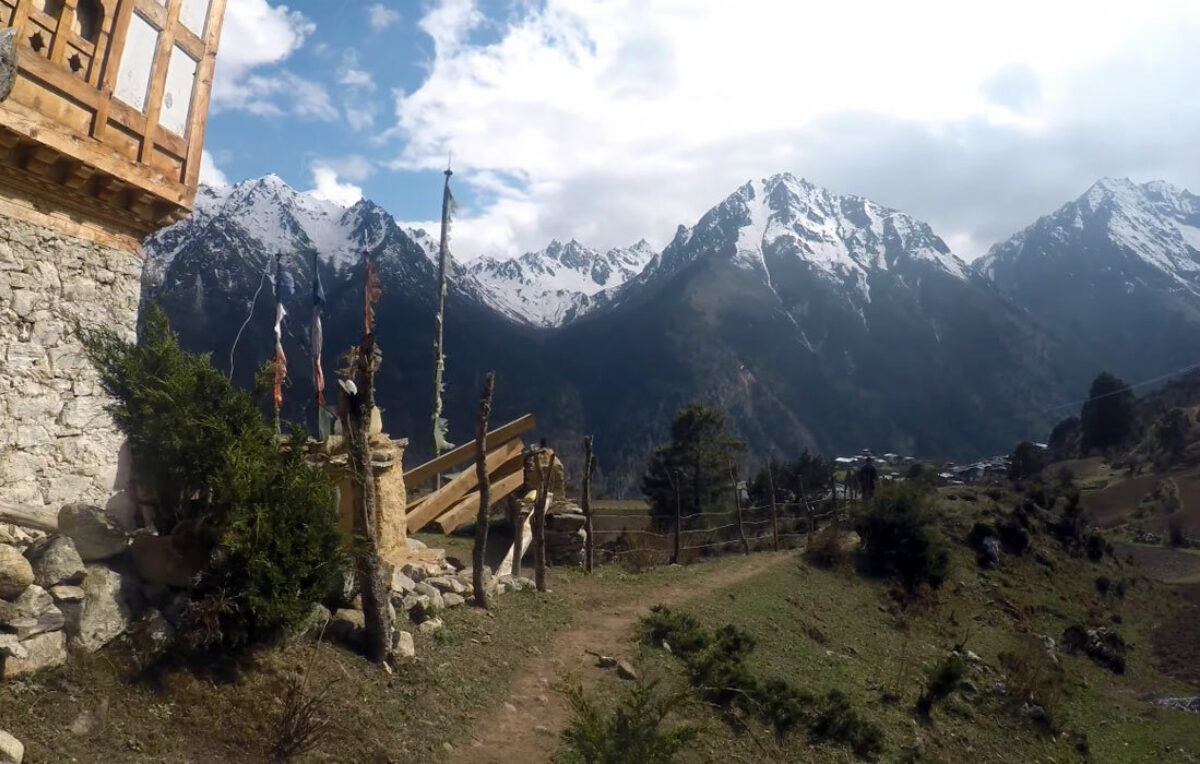 Laya Gasa trek