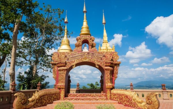 Explore the temples of Chiang Rai
