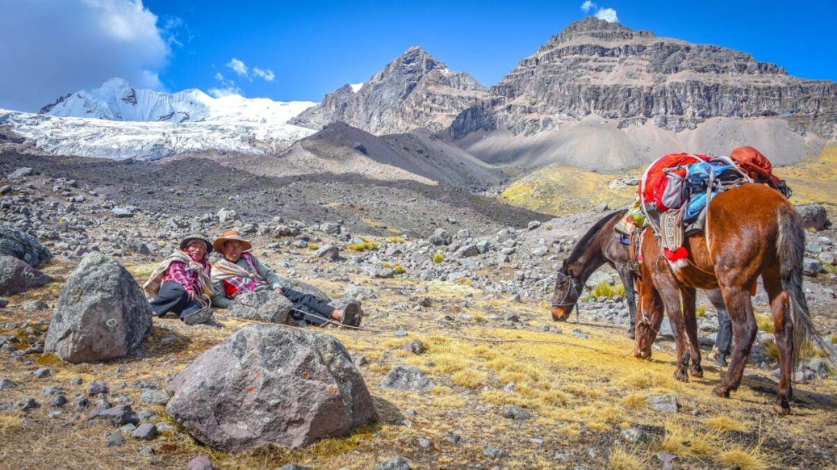 Ausungate trail Cusco Peru horsemen
