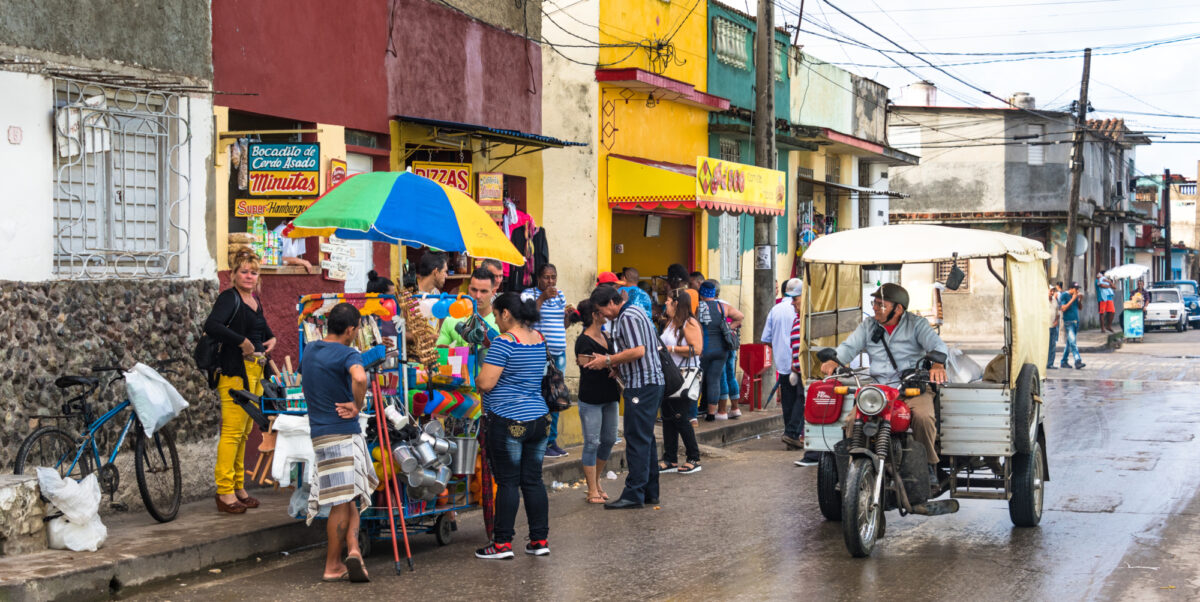 Cuba_Santanaclara_streetmarket