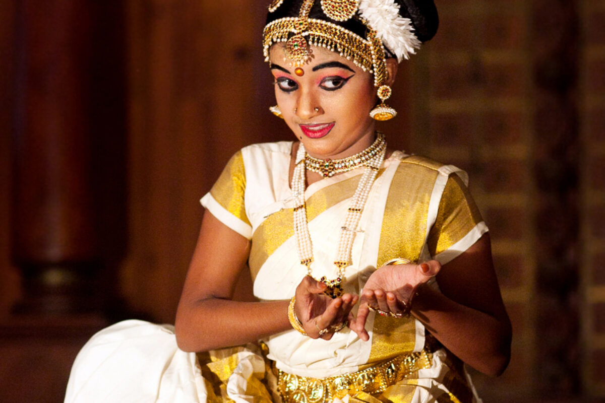 Mohiniattam Dance – History, Repertoire, Costumes & Exponents
