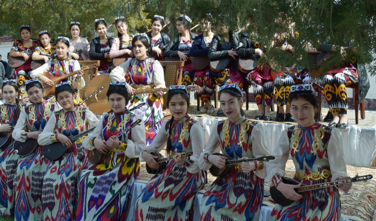 Uzbekistan Women play traditional music