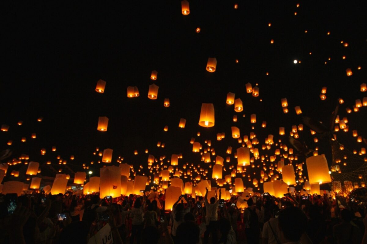 Thailand loi kratong lantern festival