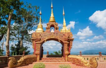 Explore the temples of Chiang Rai