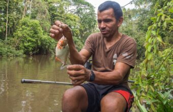 Try piranha fishing at Lake Tres Chimbadas